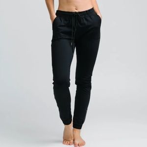 Zyia Peak Joggers - ankle length